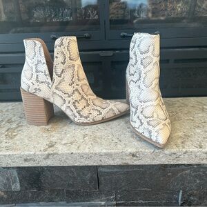 Steve Madden “Kaylah” Snakeskin Pointed Toe Boots